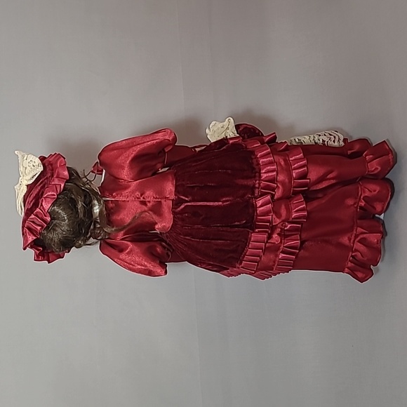 Victorian Crowne Fine Porcelain Doll - Picture 4 of 8